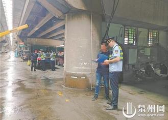 泉廈高速公路成洲特大橋橋下成二手車市場續(xù)：部門已要求整改 將逐步清理車輛